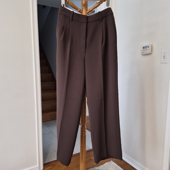 Aritzia The Effortless Pant in Rich Mocha Brown, Crepette (Short) - Picture 6 of 11